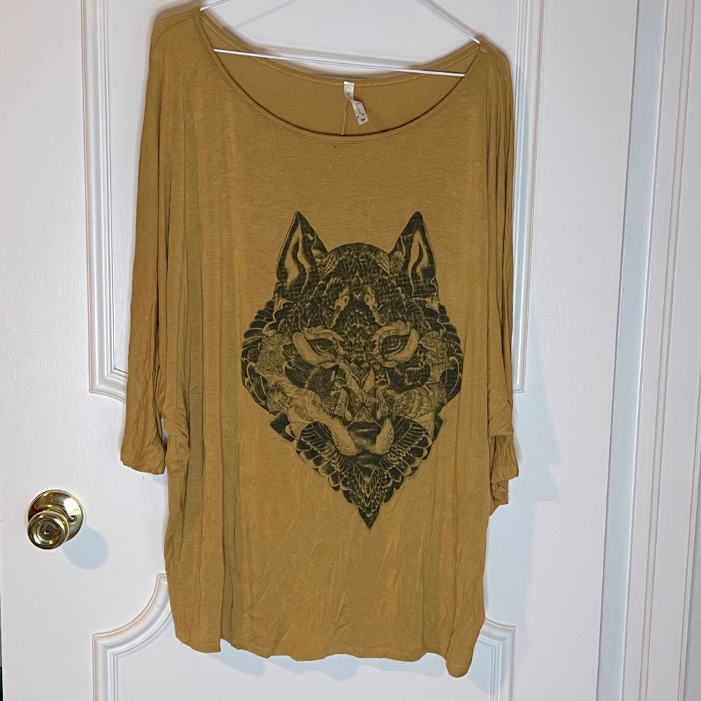 Drop shoulder yellow/ gold nature wolf graphic tee